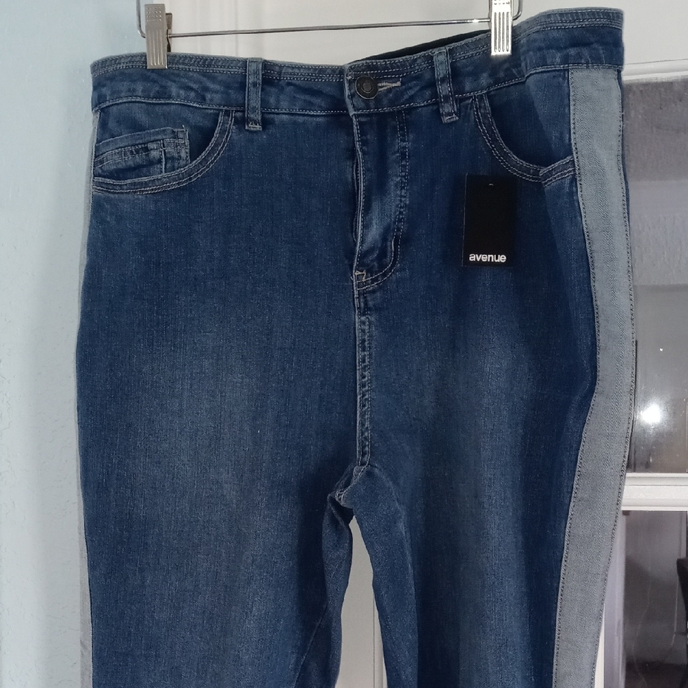 Avenue Blue Cropped Jeans with High Waist